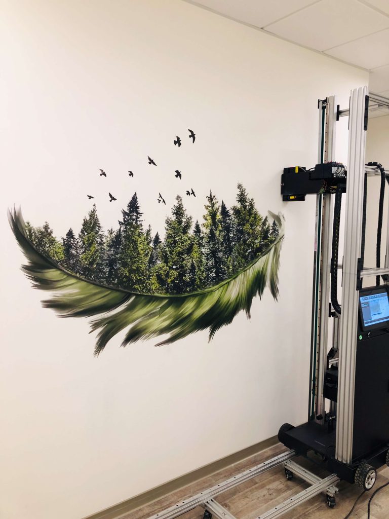 Druk scienny a fototapeta - porownanie efektow na scianie